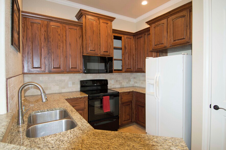 More Photos Of 1150 Bromberg St, Mineola Office For Lease
