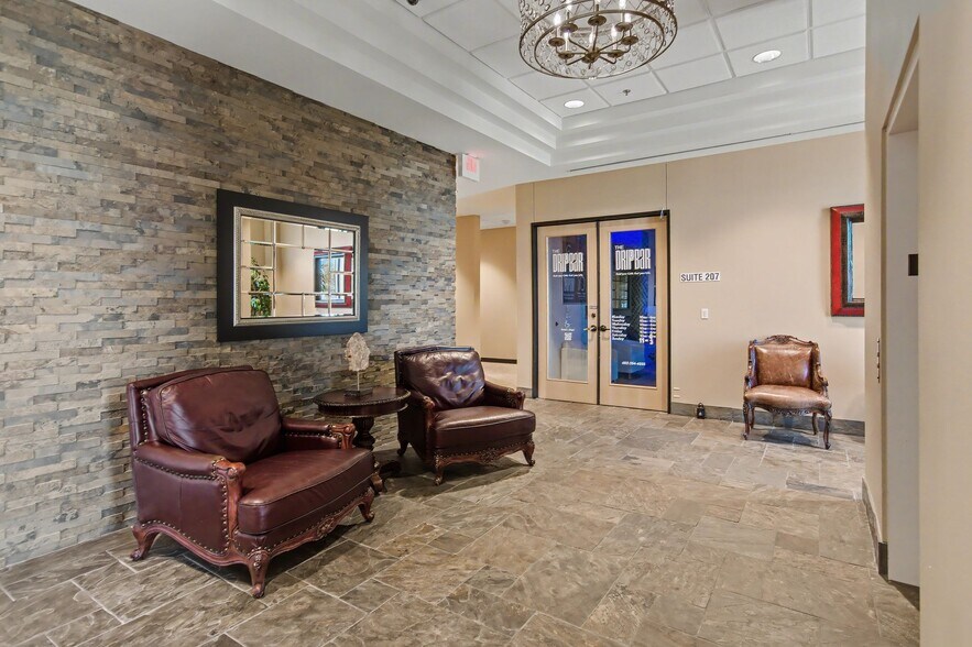 More Photos Of 295-307 E Renfro St, Burleson Office For Lease