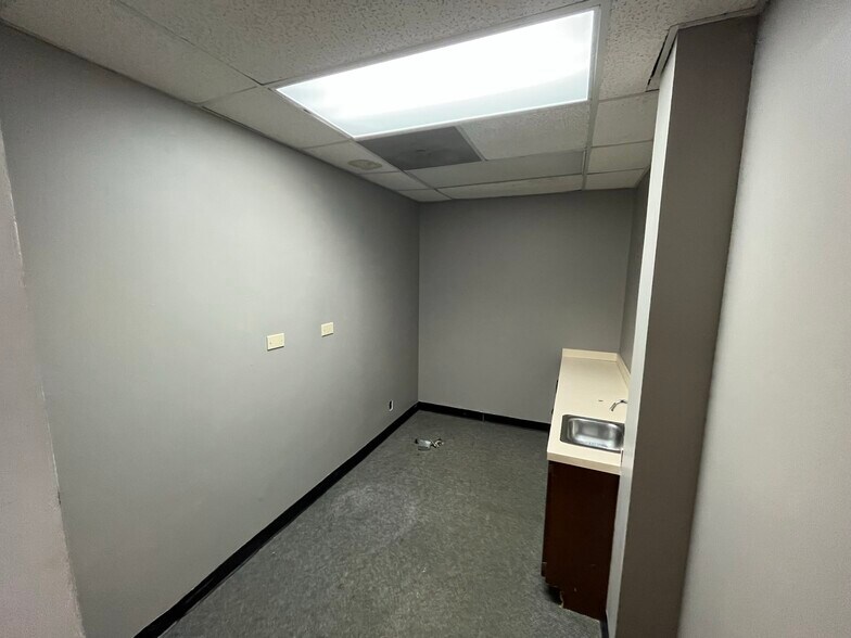 More Photos Of 2520 Windy Hill Rd SE, Marietta Medical For Lease