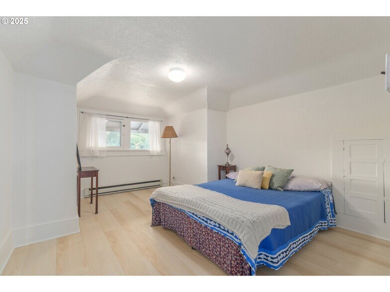 More Photos Of 1492 Pearl St, Eugene Office For Sale