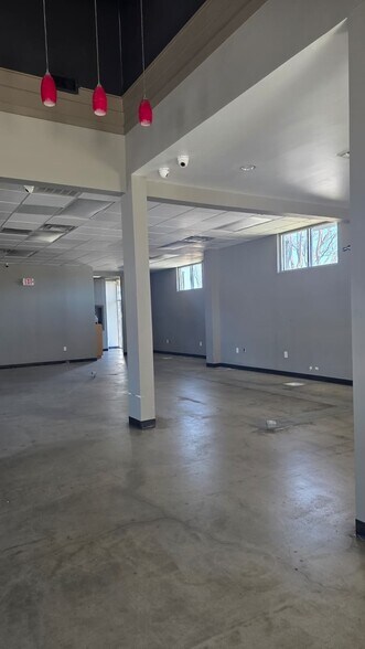 More Photos Of 1713 Park Pl, College Station General Retail For Lease