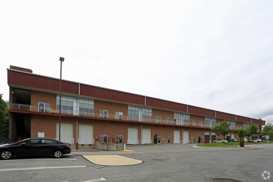 More Photos Of 18753 N Frederick Ave, Gaithersburg Warehouse For Lease