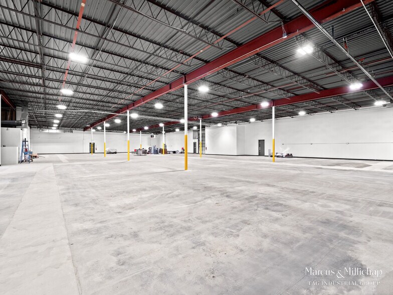 More Photos Of 4825 Oakland St, Denver Manufacturing For Lease