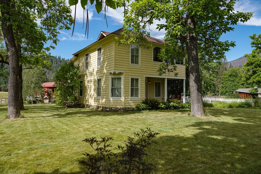 More Photos Of 44510 State 96 Hwy, Seiad Valley Land For Sale