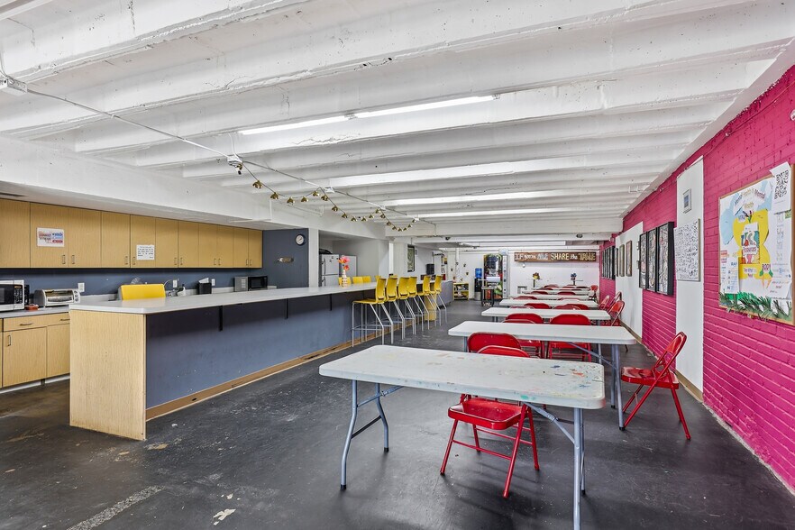 More Photos Of 5951 Delmar Blvd, Saint Louis Freestanding For Sale