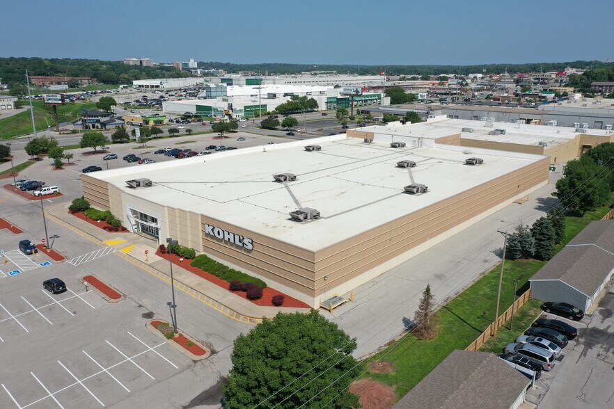 More Photos Of 909 S 72nd St, Omaha Department Store For Sale
