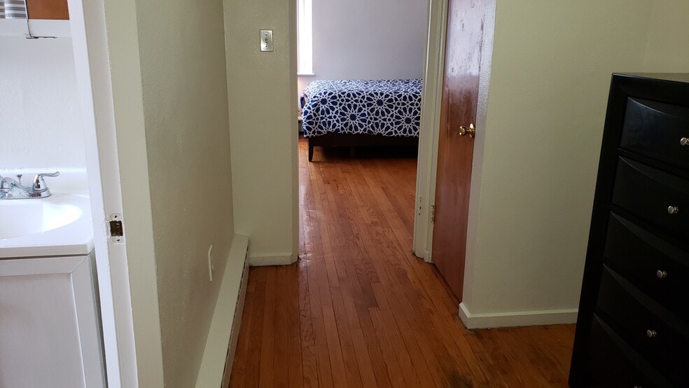 More Photos Of 1101 Washington Ave, Alton Apartments For Sale