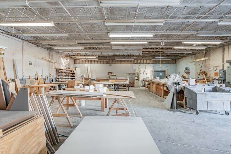 More Photos Of 4451 8th Ave S, Saint Petersburg Manufacturing For Lease
