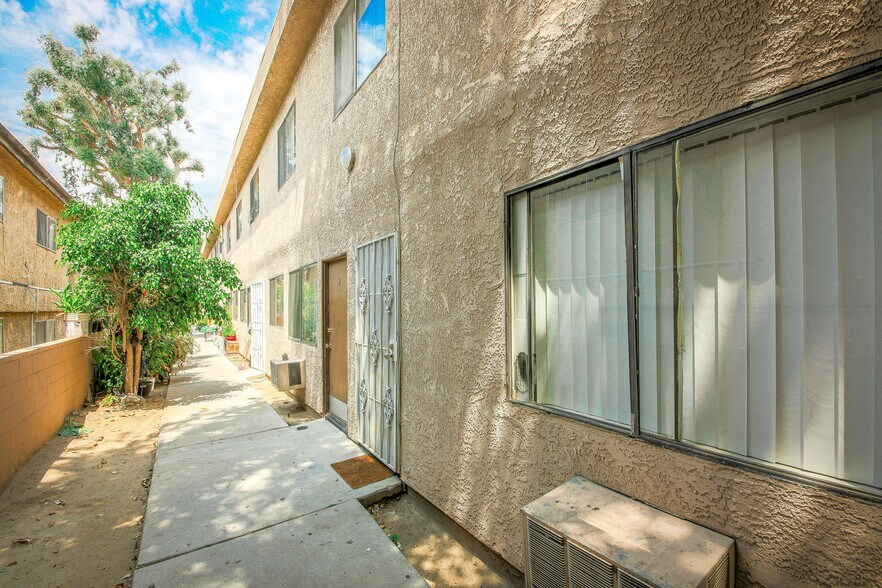 More Photos Of 7505-7507 Woodman Ave, Van Nuys Apartments For Sale
