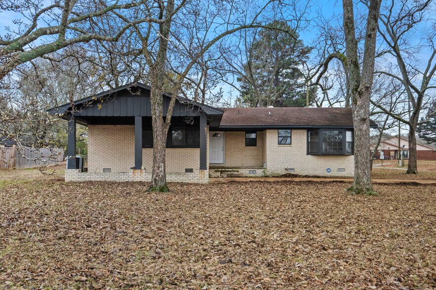 More Photos Of 1306 N Lemon St, Beebe Office For Sale