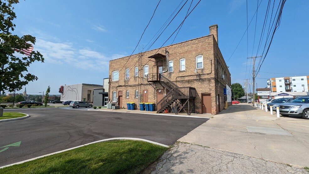 More Photos Of 608 Main st, Mishawaka General Retail For Sale