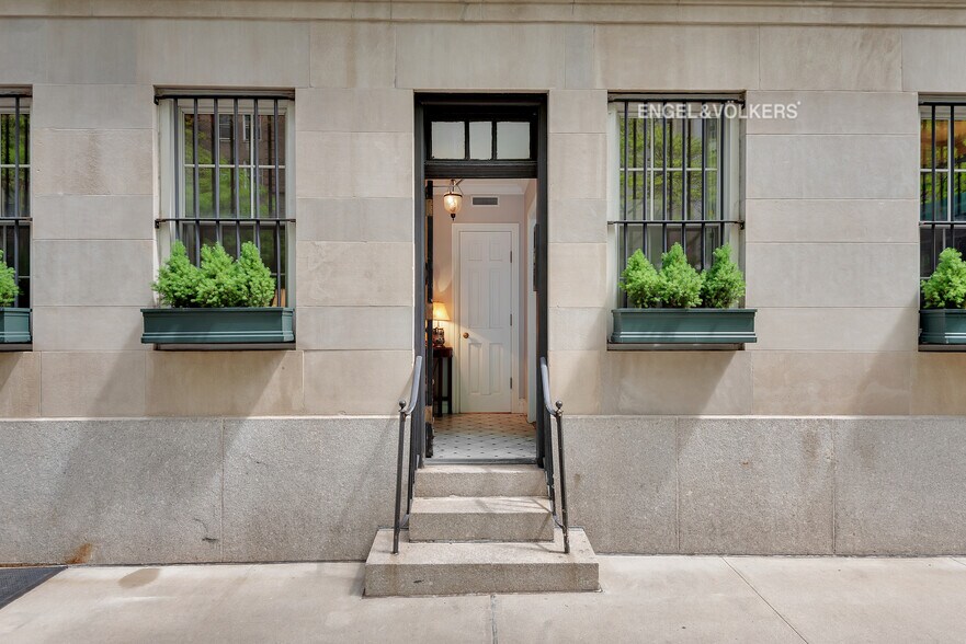 More Photos Of 9 E 96th St, New York Apartments For Sale