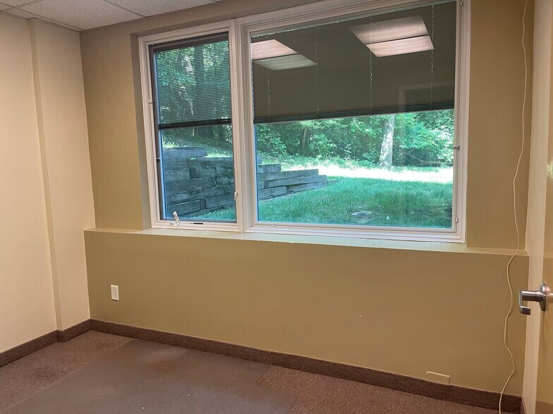 More Photos Of 561 Cranbury Rd, East Brunswick Medical For Sale