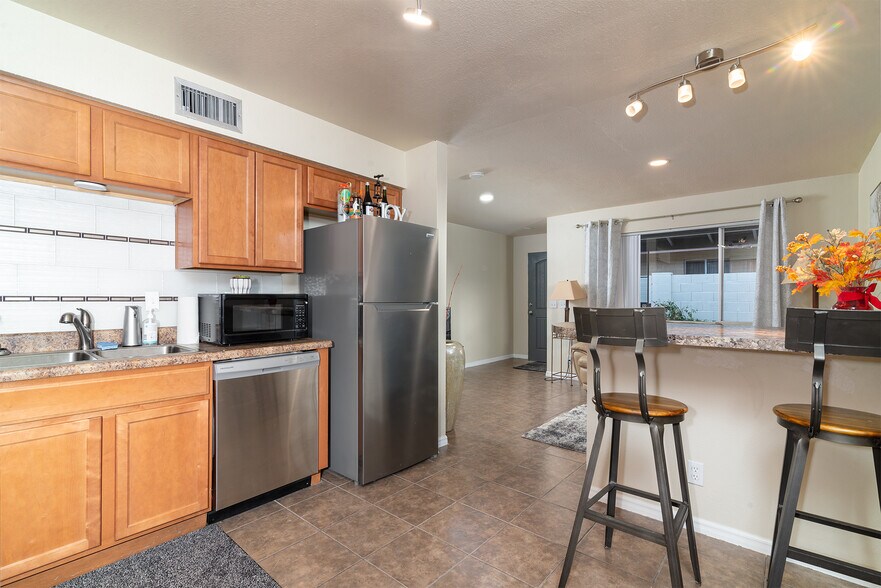 More Photos Of 528 W La Jolla Dr, Tempe Apartments For Sale