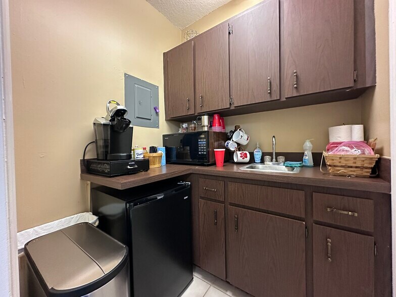 More Photos Of 2000 E Edgewood Dr, Lakeland Office For Lease