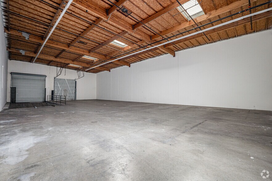 More Photos Of 4802 Littlejohn St, Baldwin Park Warehouse For Lease
