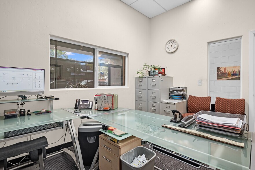 More Photos Of 2409 J St, Sacramento Storefront For Sale