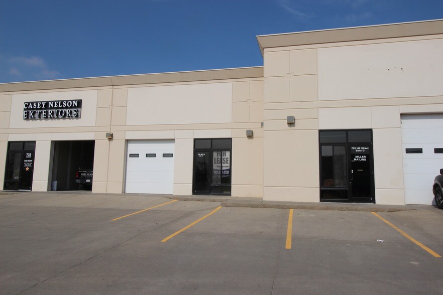 More Photos Of 700 Van Dorn St, Lincoln Showroom For Lease