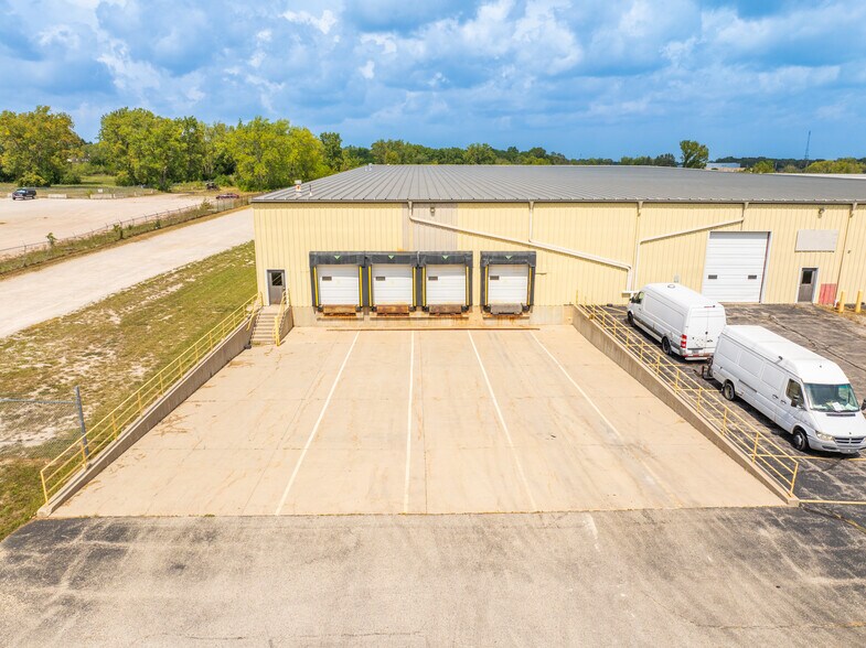More Photos Of 4200 39th Ave, Kenosha Warehouse For Lease