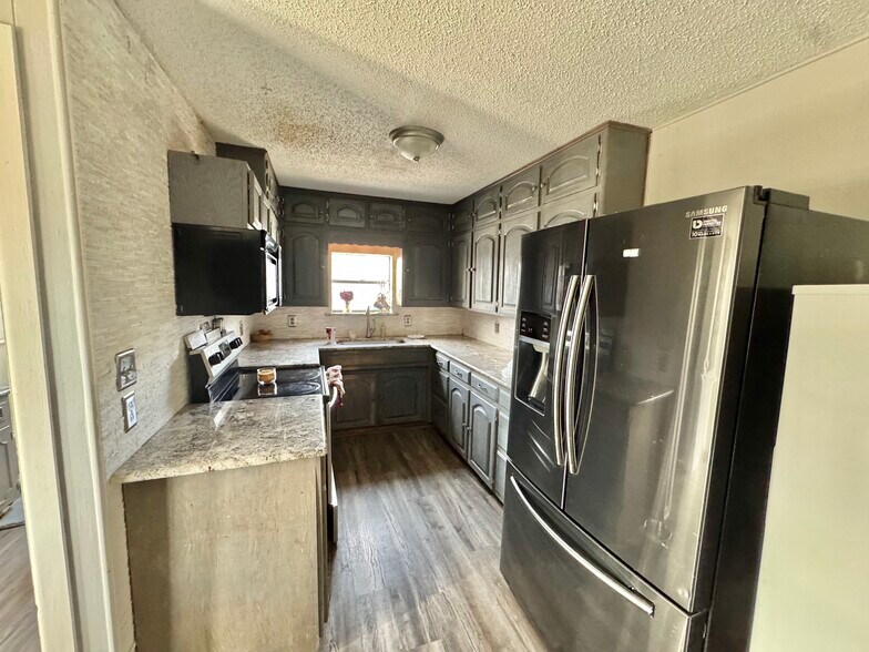 More Photos Of 8895 US-67 Hwy, Cleburne Trailer Camper Park For Sale