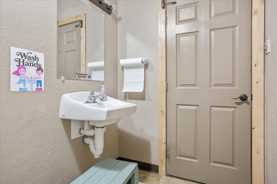 More Photos Of 1904 E 15th St, Cheyenne Office For Sale