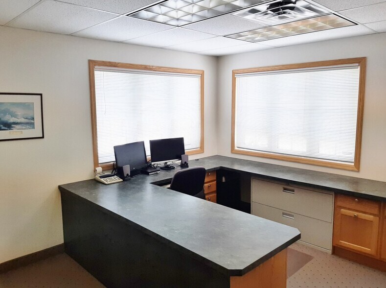 More Photos Of 342 County Road D E, Little Canada Office For Sale