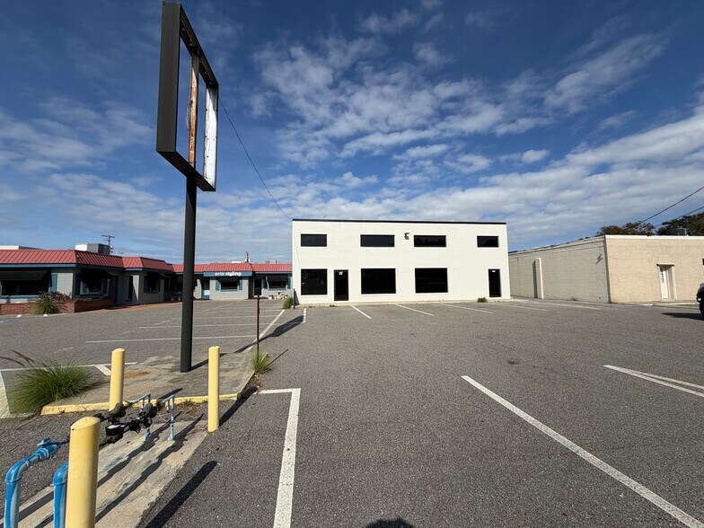 More Photos Of 138 W Robertson St, Brandon Loft Creative Space For Lease