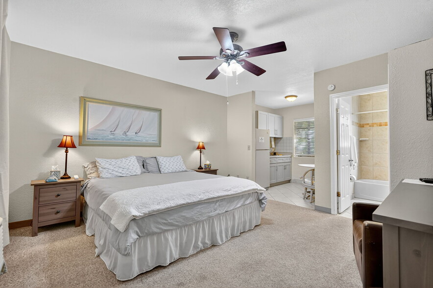 More Photos Of 3110 Phillippe Pky, Safety Harbor Hotel For Sale