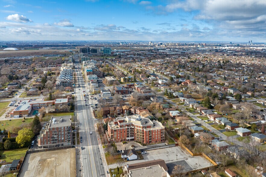 More Photos Of 800 Sheppard Ave W, Toronto Apartments For Sale