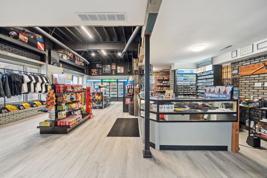 More Photos Of 901 W Pershing Blvd, Cheyenne Service Station For Sale