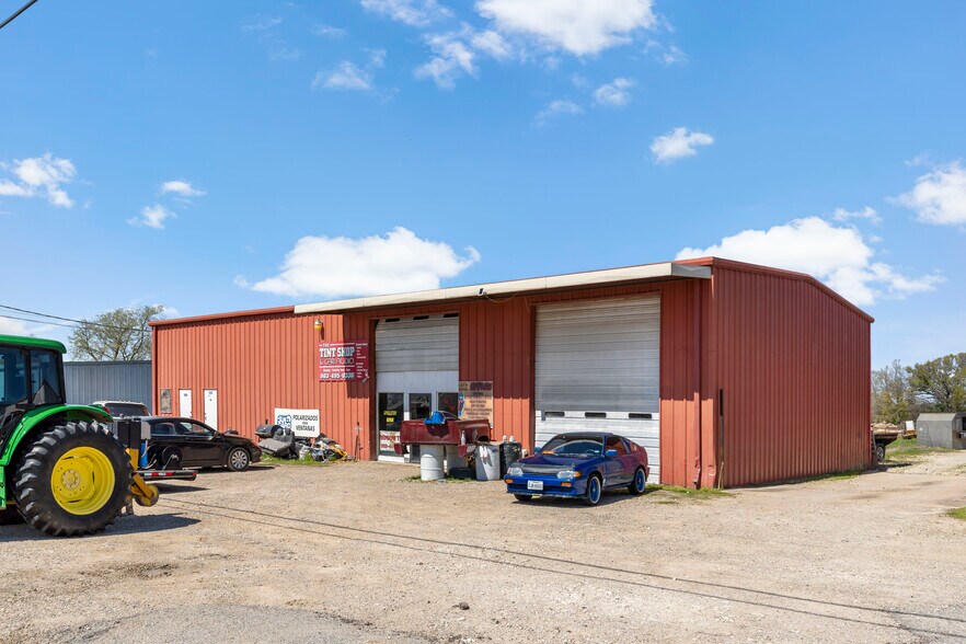 More Photos Of 2620 Farm Road 79, Paris Warehouse For Sale