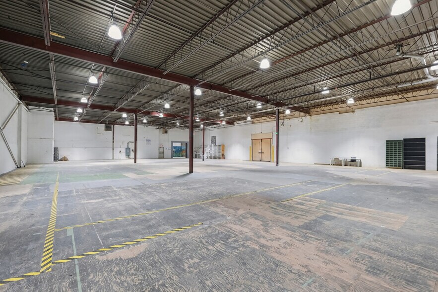 More Photos Of 40 Butterick Rd, Toronto Manufacturing For Sale