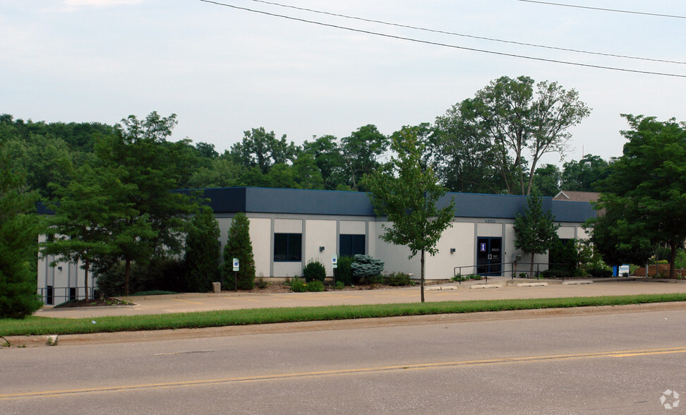 Primary Photo Of 4550 Kennedy Dr, East Moline Office For Lease