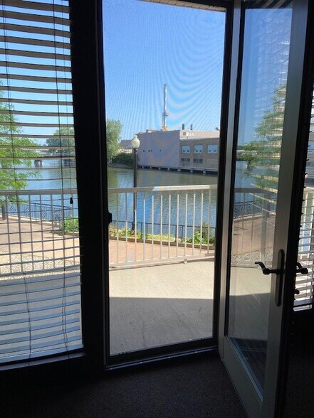 More Photos Of 145 N Commercial St, Neenah Office For Sale