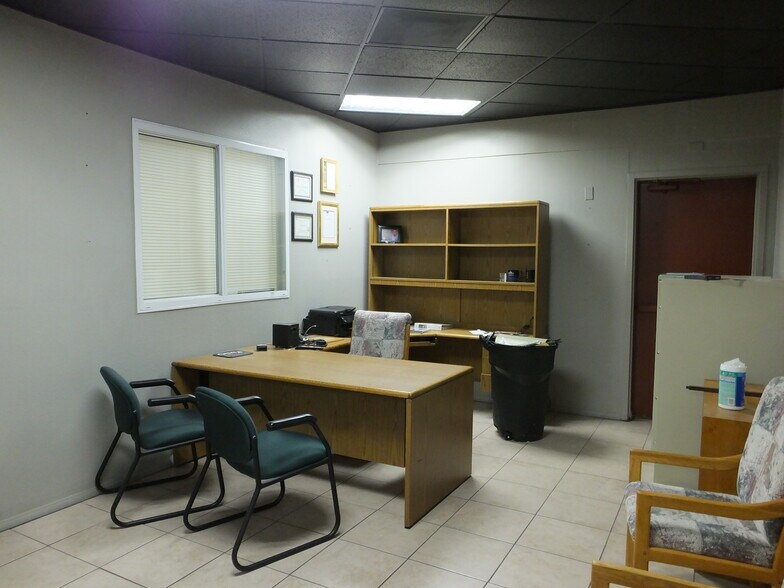 More Photos Of 44143-44147 20th St W, Lancaster Medical For Lease