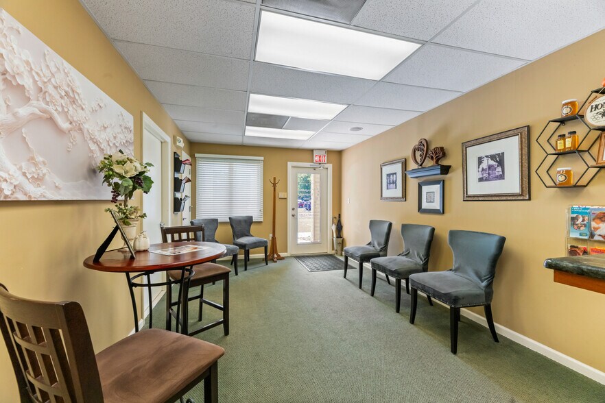 More Photos Of 11 Clyde Rd, Somerset Office For Sale