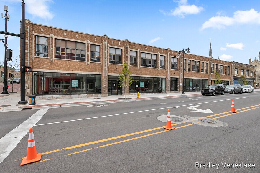 More Photos Of 200 S Division Ave, Grand Rapids Storefront Retail Office For Lease