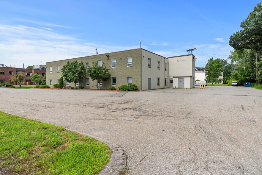 More Photos Of 4 Preston Ct, Bedford Office For Sale