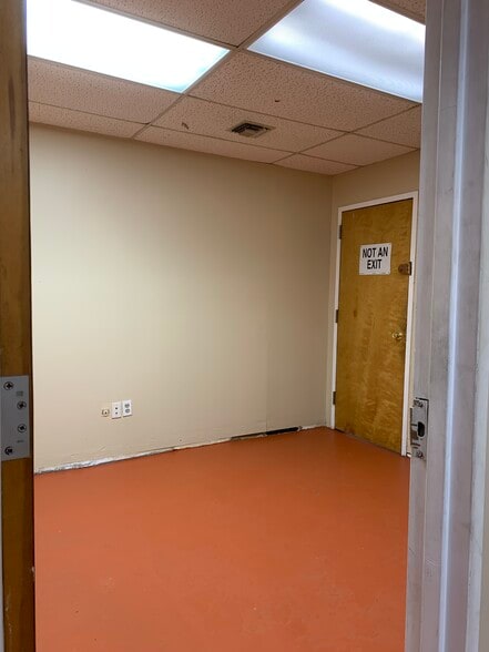 More Photos Of , Broomall Flex For Sale