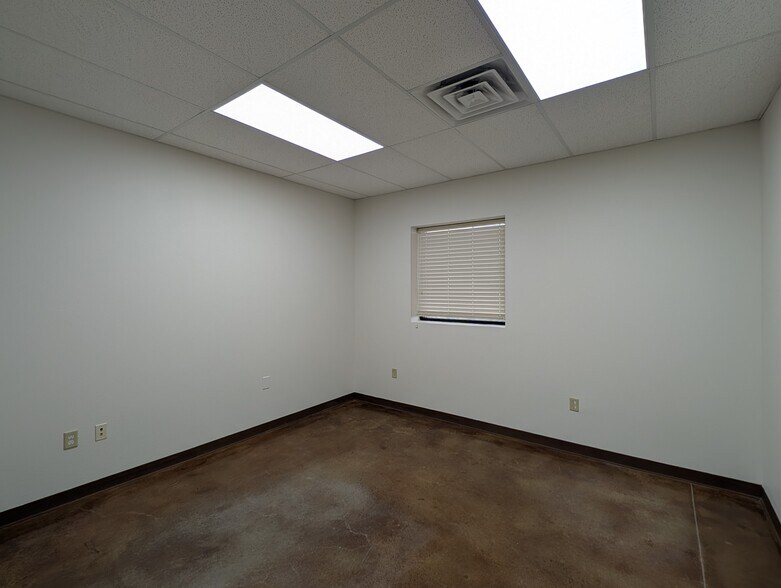 More Photos Of 2605 S County Road 1242, Midland Warehouse For Lease