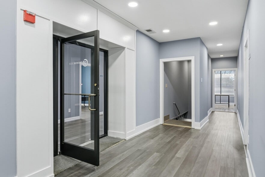 More Photos Of 2401 Broad Street, Chattanooga Office For Sale