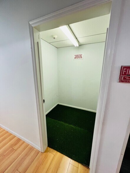 More Photos Of 183 S Broadway, Hicksville Office For Lease