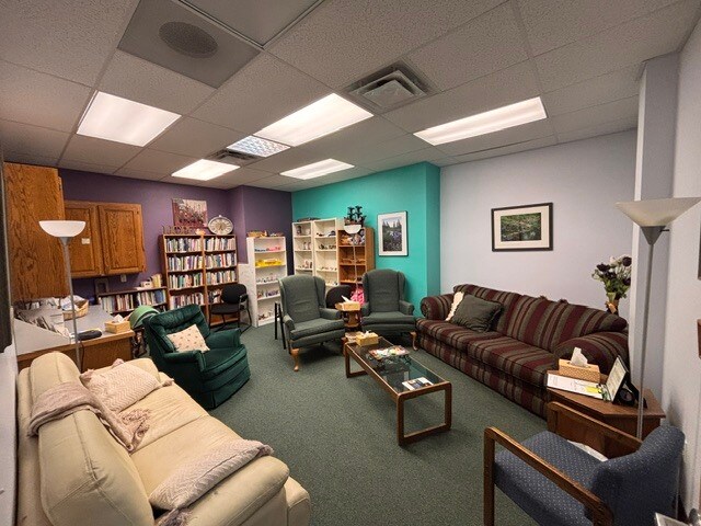 More Photos Of 452 N Switzer Canyon Dr, Flagstaff Showroom For Lease