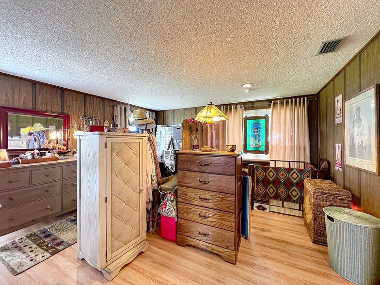 More Photos Of 7001 W Jones Ave, Mount Dora Airplane Hangar For Sale