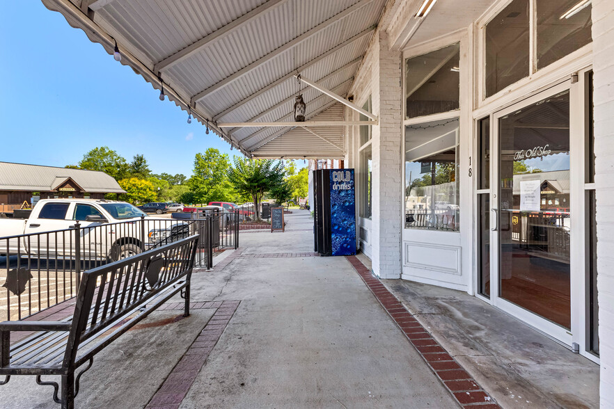 Primary Photo Of 18 Wright Ave, Roberta Storefront For Sale