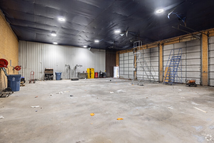 More Photos Of 916 Tonsor Rd, Alton Warehouse For Sale