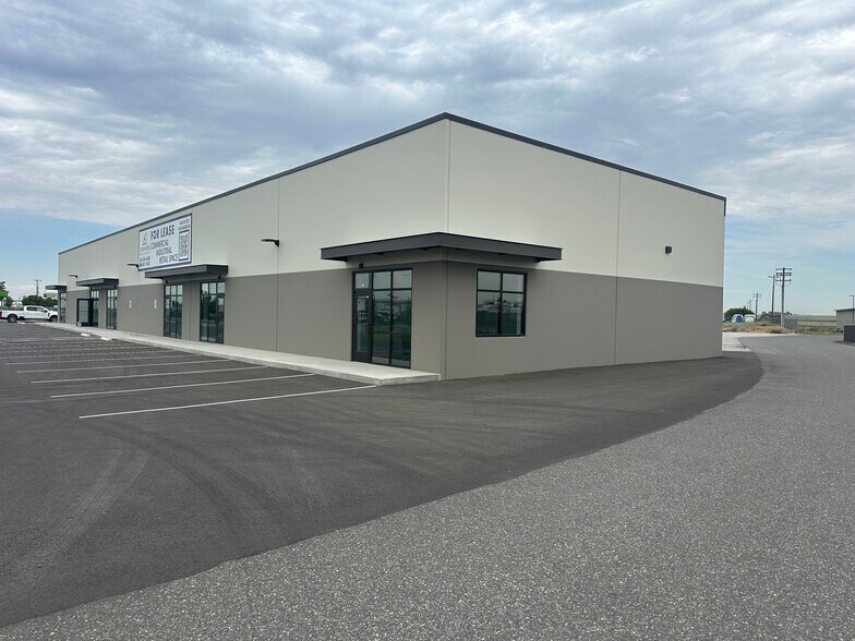 More Photos Of 2201 Commercial Ave, Pasco Warehouse For Lease