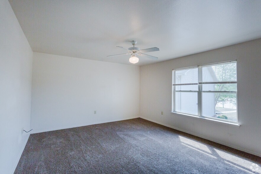 More Photos Of 141 Market St, Monticello Apartments For Sale