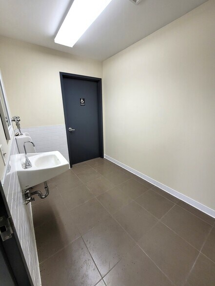 More Photos Of 76-09 Queens Blvd, Elmhurst Office For Lease