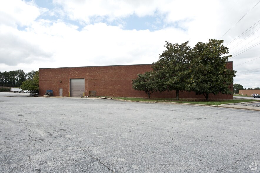 More Photos Of 6356 Corley Rd, Peachtree Corners Warehouse For Lease